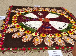 Banner of flowers "Jesus our center"